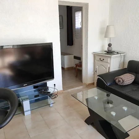 Adrech - 3 Pieces, Piscine Partagee - Sud6001 *